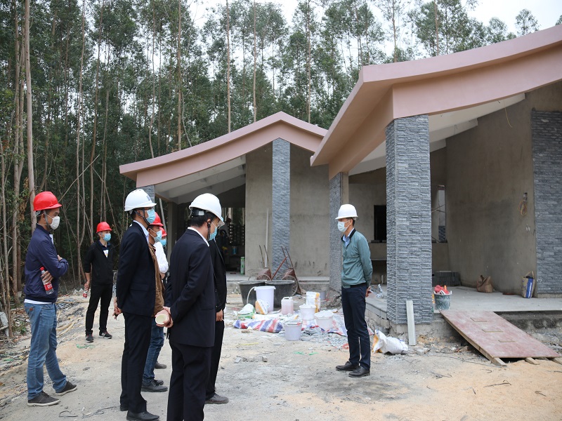 1584517811970495.jpg 廣東省茂名市獨(dú)立工礦區(qū)茂名露天礦環(huán)湖路改造及體育設(shè)施建設(shè)工程項(xiàng)目現(xiàn)場(chǎng)1.jpg