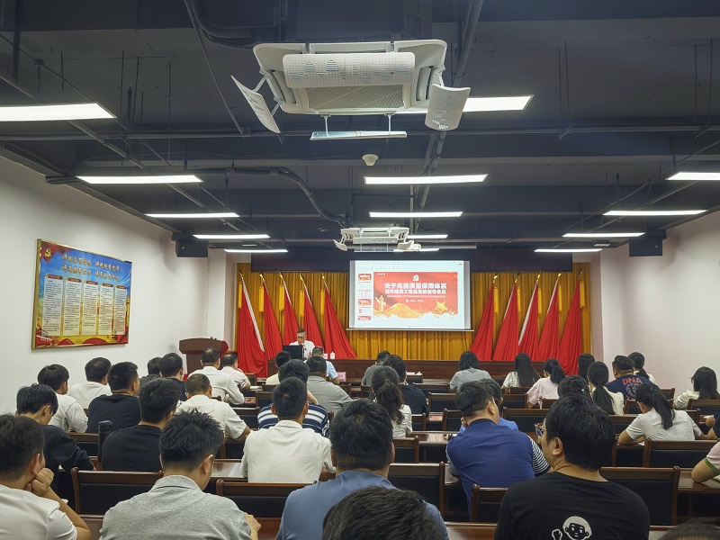 1756200835831374.jpg 全體員工認(rèn)真學(xué)習(xí).jpg